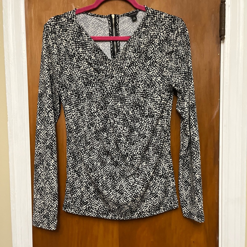 Ann Taylor Women’s Zip back top M